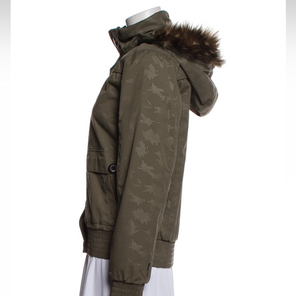 Helly Hansen snowboard ski jacket - Picture 2 of 5